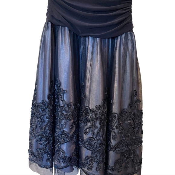 SLNY Women's Navy V-neck Embroidered Lace Sleeveless Formal Dress Size: 8 - Picture 7 of 13